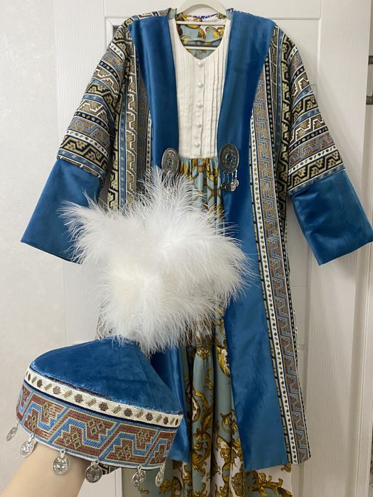 Бешпент, шапан сәукелесімен көйлегімен