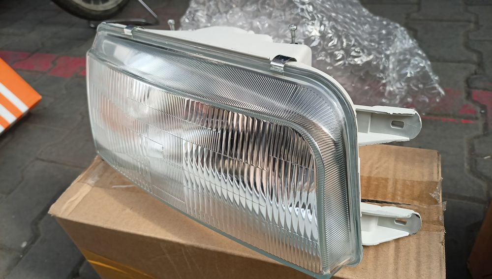 Фара Митсубиси спец вагон, спец рунер