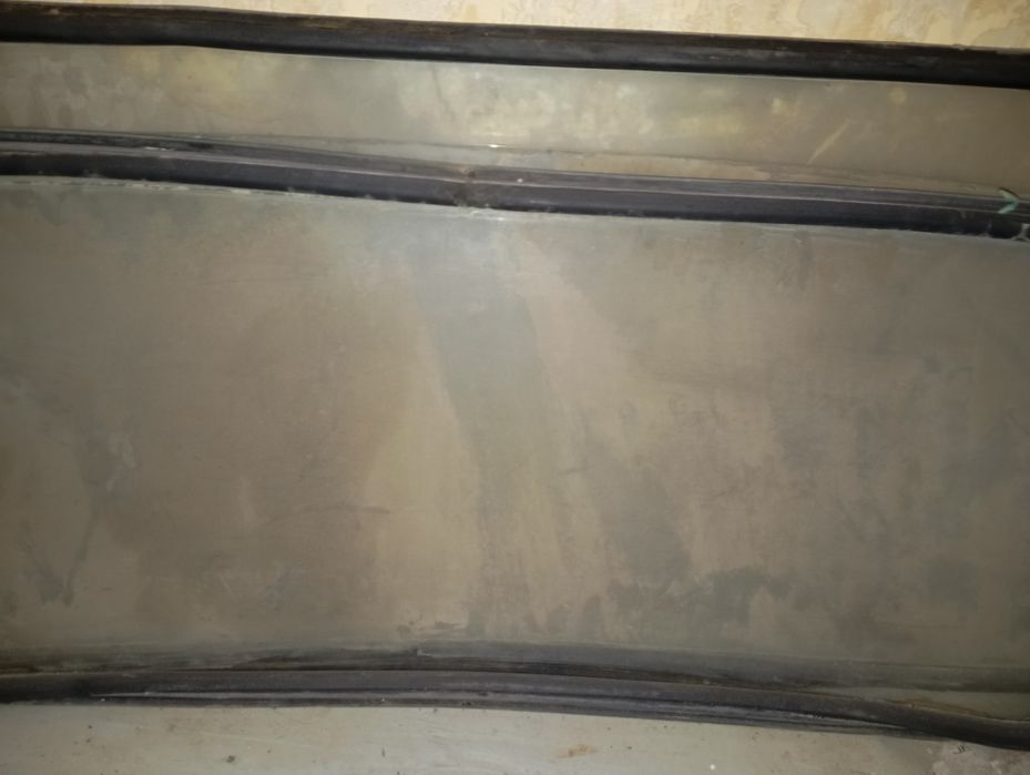 Продам дверь от ЗАЗ белая и (красная)капот от ЗАЗ передний и задний