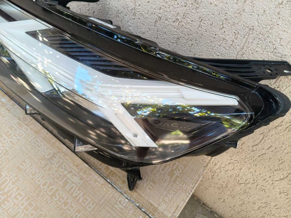 Far stanga Dacia Logan 3 facelift Sandero Jogger 2022 2023 2024 2025