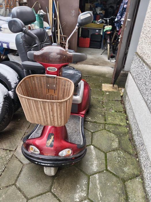 Електрическа триколка за хора с увреждания или трудно подвижни