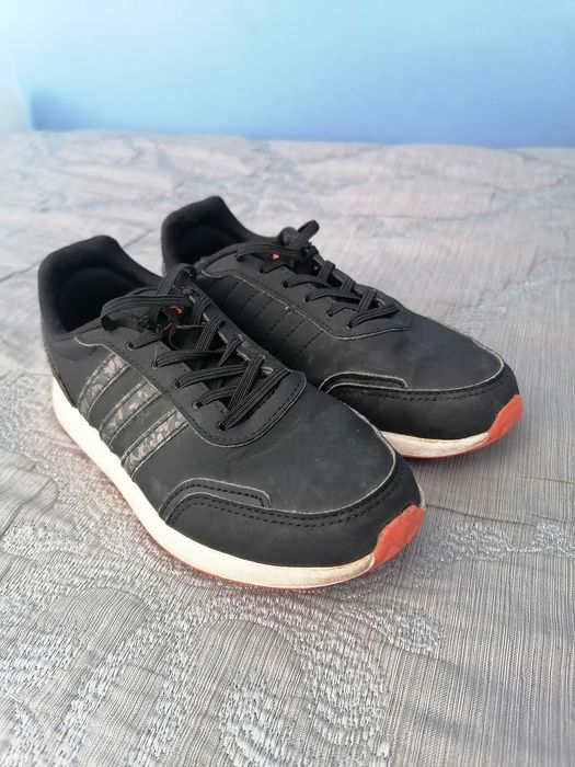 Маратонките Adidas