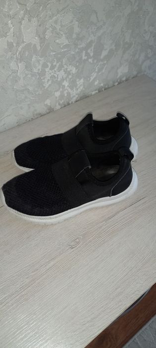 Продам детские кросовки