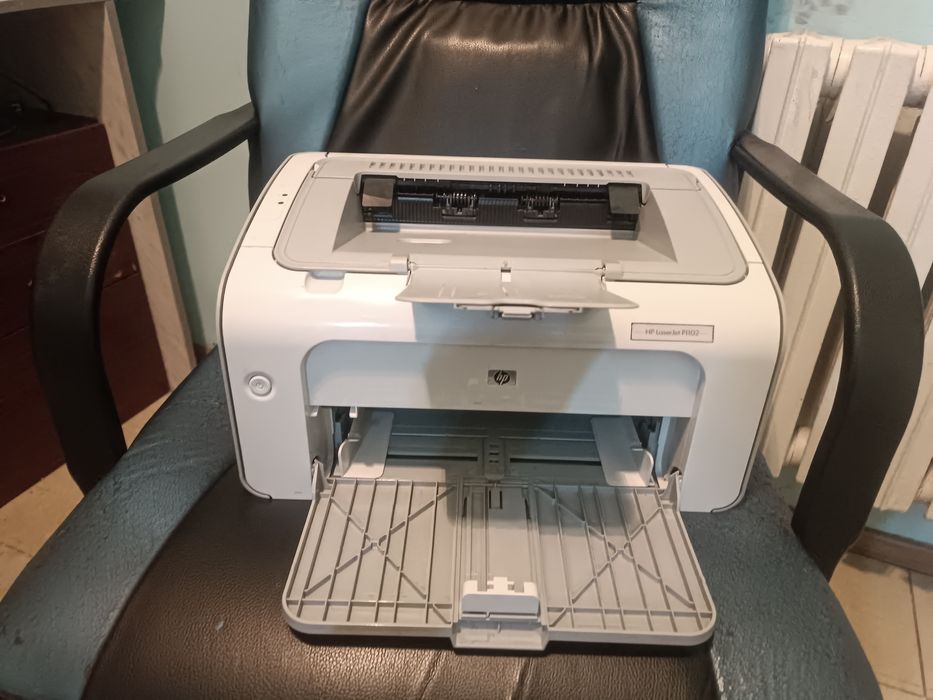 Принтер НР 1102 продам