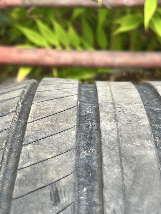 Vand 4 caucicuri vara 225/50 17 2buc Michelin primacy 4 si 2buc Dunlop