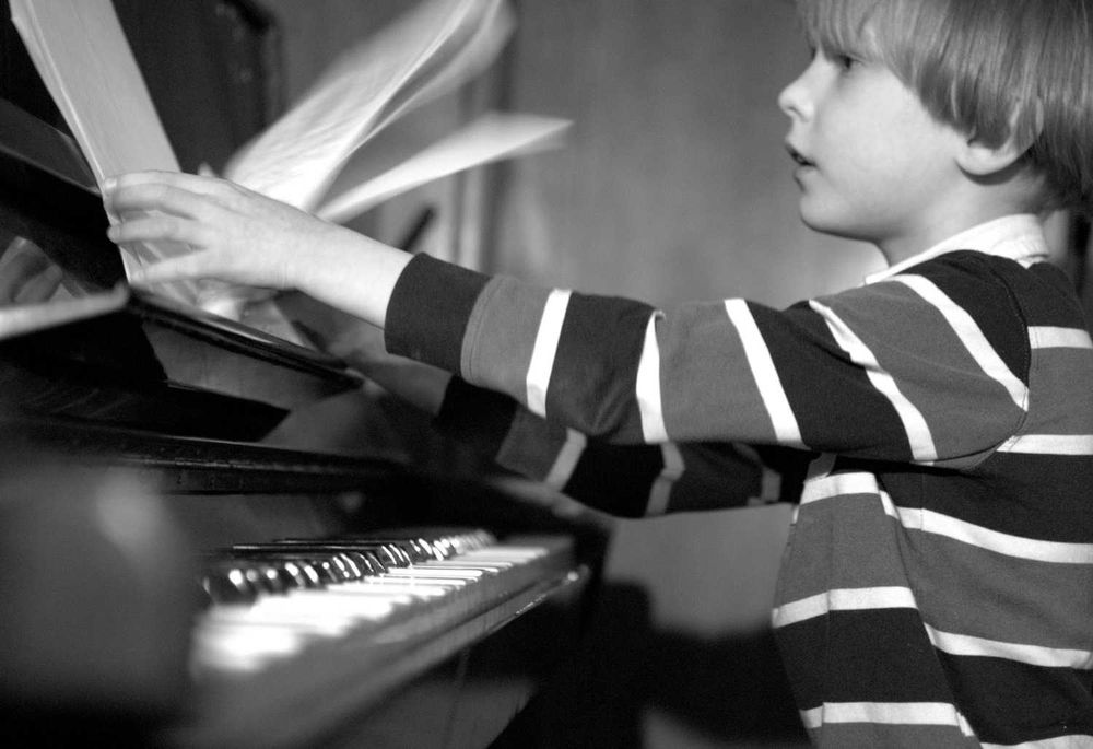 Cursuri de pian (nivel mediu sau începător) online sau acasă la elev