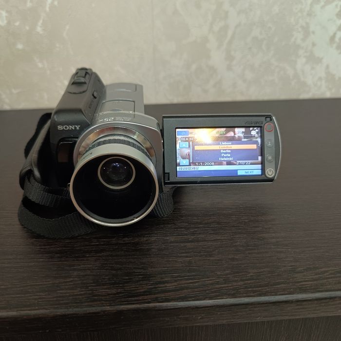 Цифровая видеокамера Sony Handycam DCR-SR65