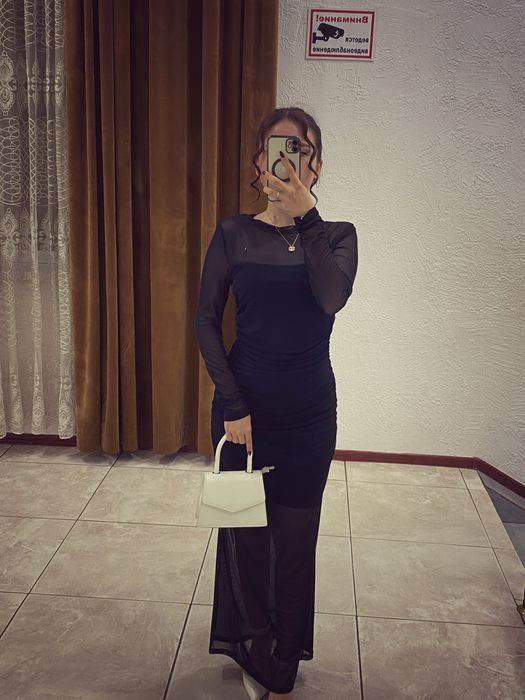 Продаю платье бежевый,черный