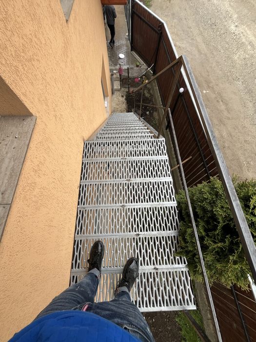 Scări metalice zincate