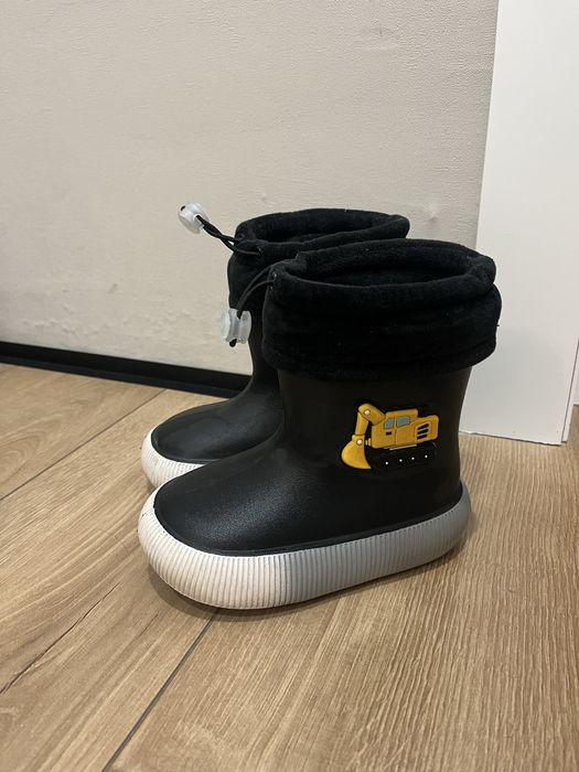 Продам детские резиновые сапоги