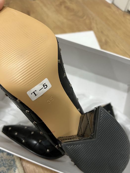 Әйелдер аяқ киімі, көп киілмеген.