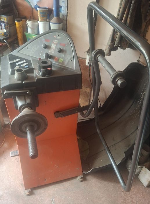 Vând presa de echilibrat roti și de dejantat roti