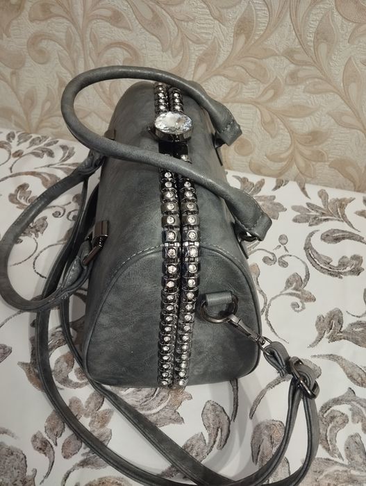 Сумочка новая продам