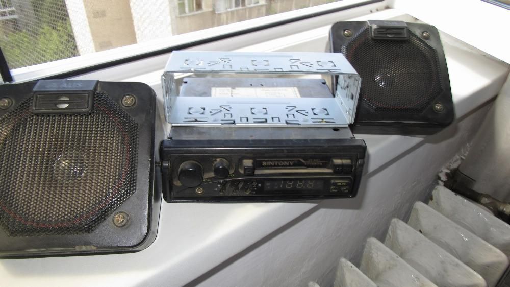 Set audio pentru masina (radio-casetofon si boxe + suport)