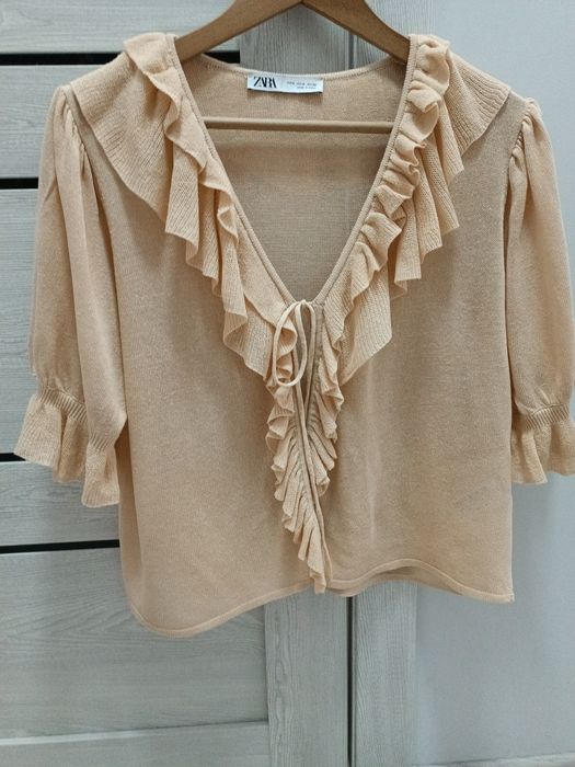 Кардиган с рюшами от Zara