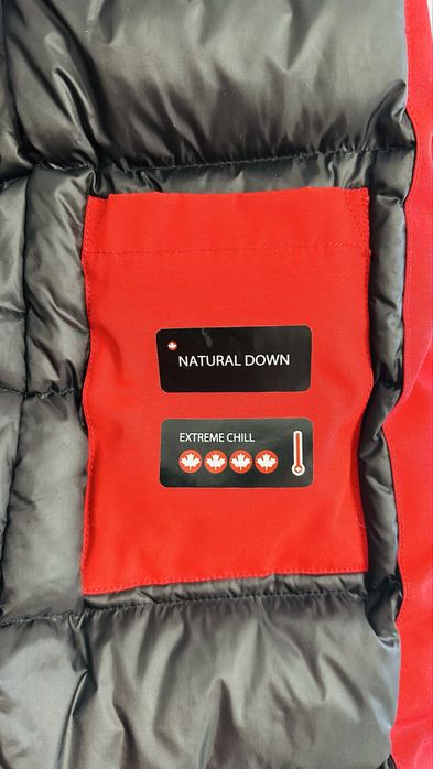 Продам детский пуховик CANADIENS