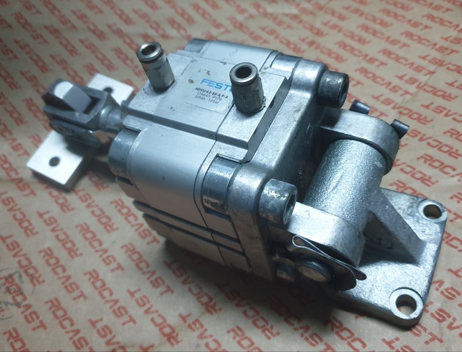 Cilindru piston pneumatic Festo