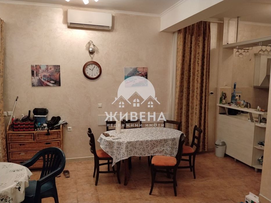 Продава къща-близнак в с. Рогачево