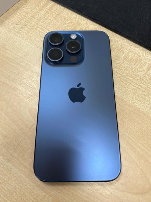 Iphone 15 pro blue