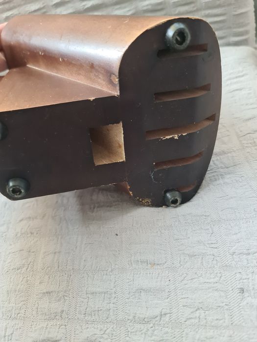 Дървен държач за ножове