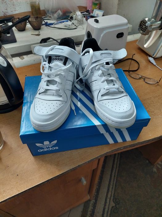 Кроссовки мужские адиддас 41,5