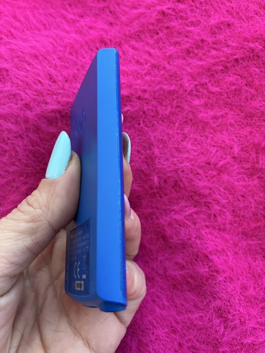 MP4 player Sony NWZ - E384 cu Radio FM +cablu de alimentare