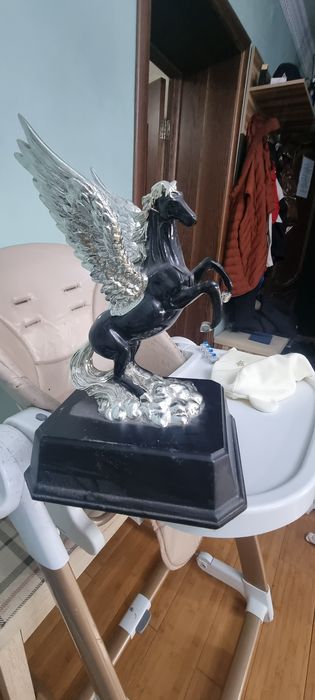 Продам статуэтку лошади символ богатства