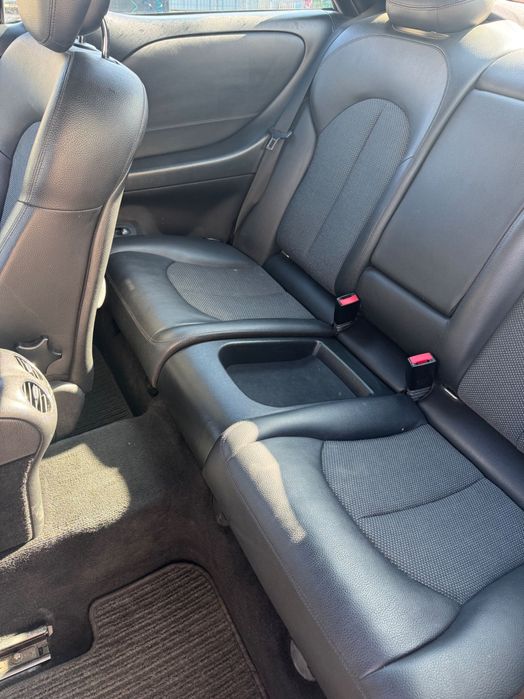 Vând Mercedes -Benz Clk 200-