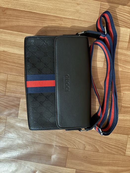 Продам барсетку.