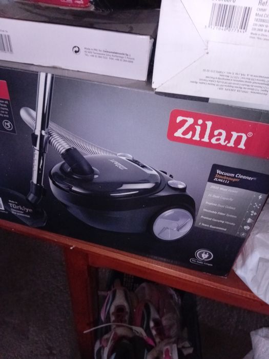 Aspirator fara sac ,are rezervor ZILAN 2000 Watti, in stare buna