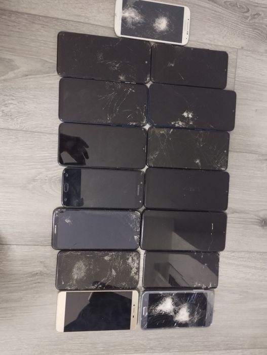 Telefoane Samsung pentru recarosat, reparat și piese