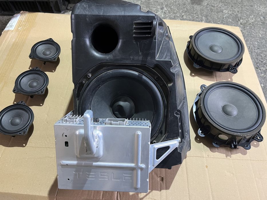 Boxa / Boxe / Subwoofer / Amplificator Tesla Model 3