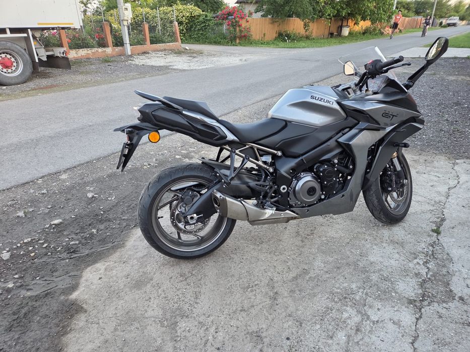 Vând Suzuki GSXS 1000 GT