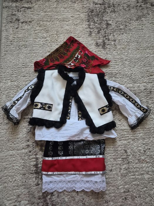 Costum popular bebeluș