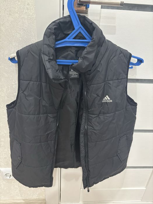 Жилетка черная Adidas