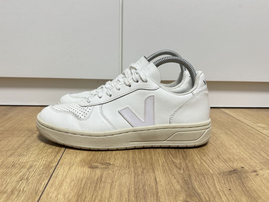 VEJA V10 Leather Extra White