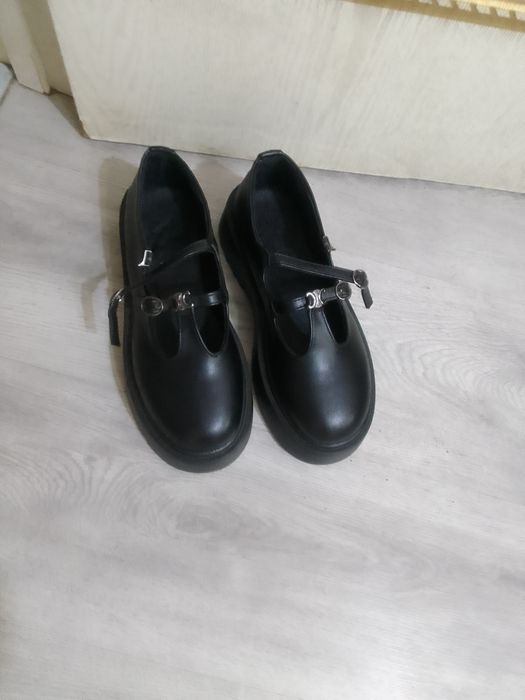 Продам женскую обувь