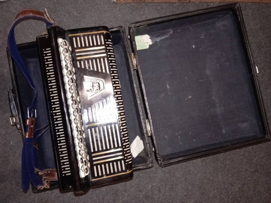 Продам баян Сармат