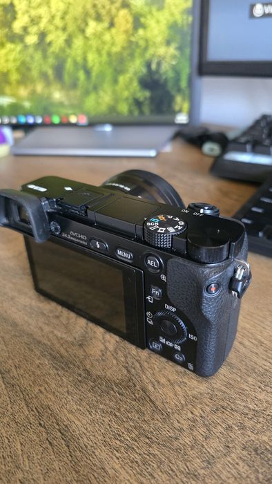 Sony A6000 mirrorless + obiectiv 16-50mm OSS