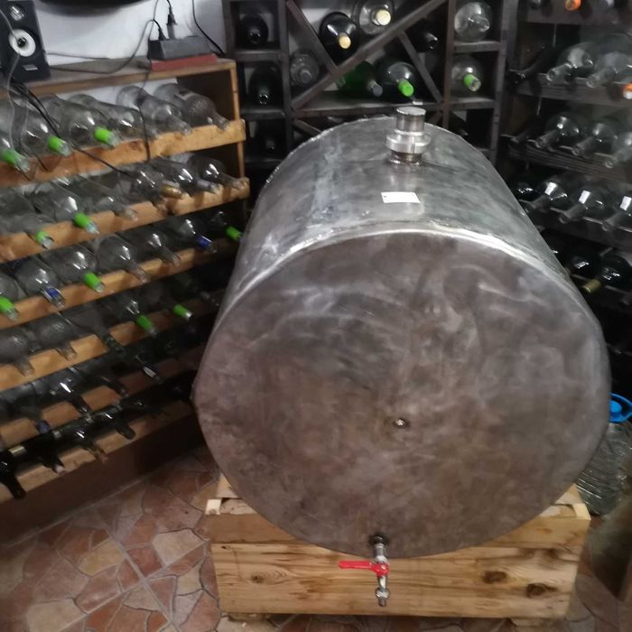 съд за вино-неръждаем