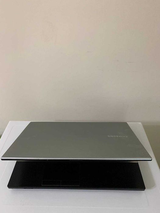 Ноутбук Samsung NP305V5A