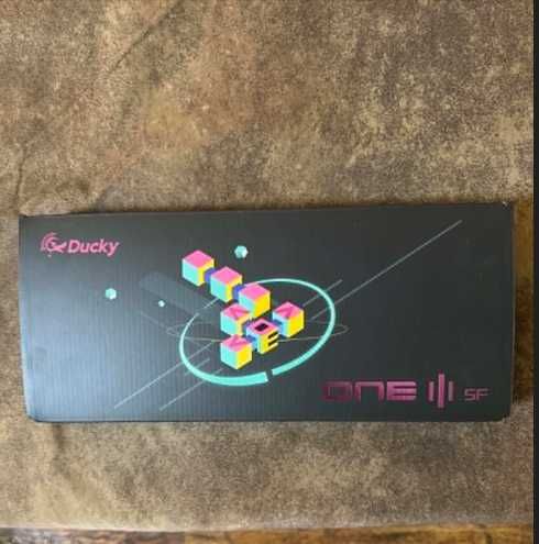 Продавам механична клавиатура Ducky One 3 SF Classic 65% Cherry MX