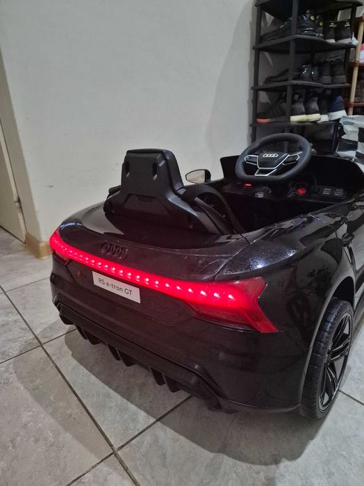 Акумулаторна кола Audi RS E–tron