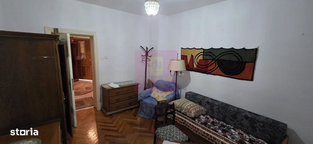 Vila de vanzare cu 6 camere si teren de 5116 mp in Cornu, Prahova