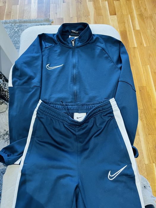 Спортен екип Nike + подарък кецове nike