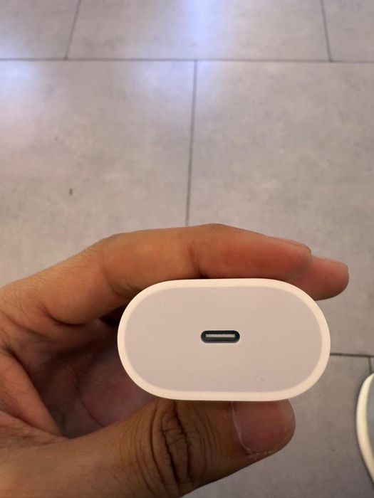 Продам оригинальный адаптер для айфона