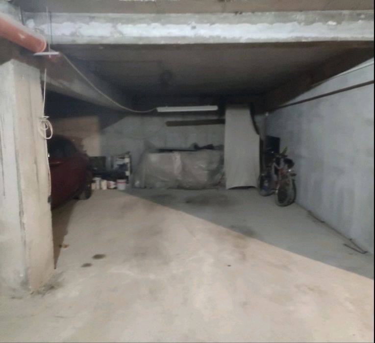 Дава се под наем Гараж / Паркомясто в Русе, Център - 23 кв.м за 24936.45 € - Снимка #1