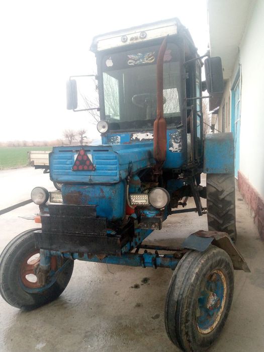 Traktor sotiladi