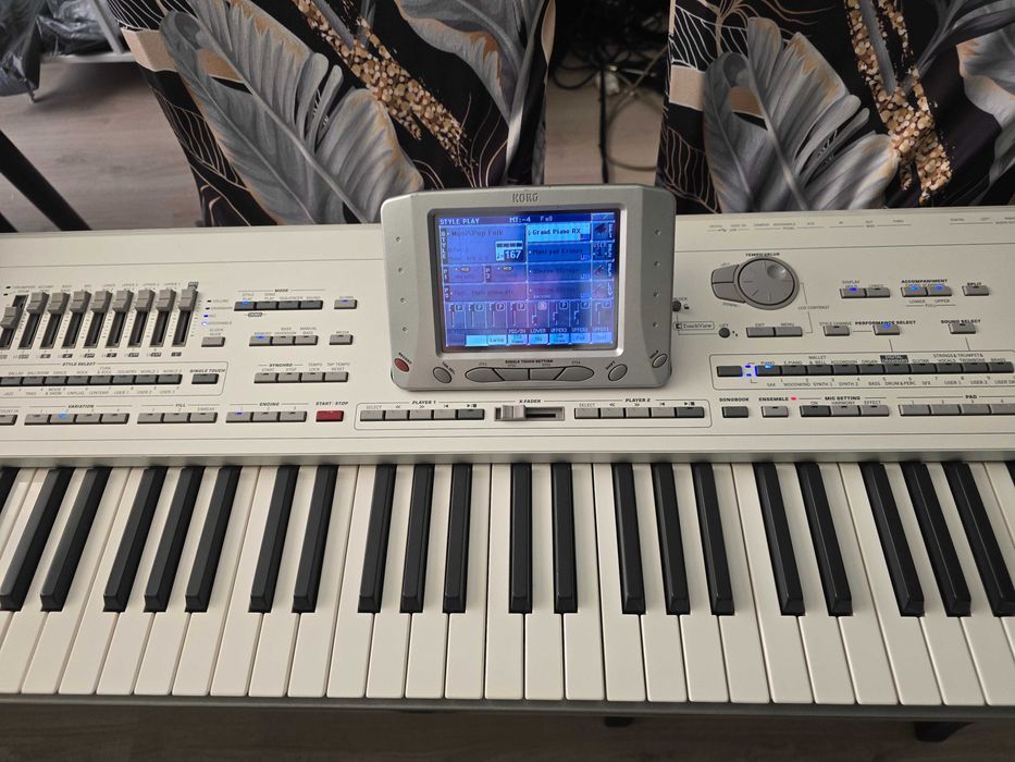 Продавам! Два-клавира. Korg pa2x. 128 рам..
