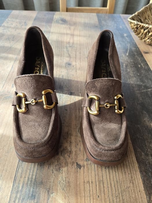 Велурени обувки с дебел ток